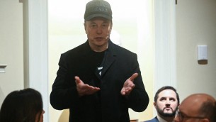 Musk debutta al governo: "Con Trump per salvare Usa da bancarotta"