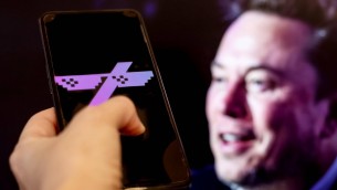 Musk lancia Grok 3, chatbot Ia 'spaventosamente' intelligente