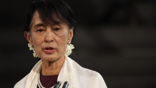 Myanmar, Aung San Suu Kyi sta male: militari negano visita medica