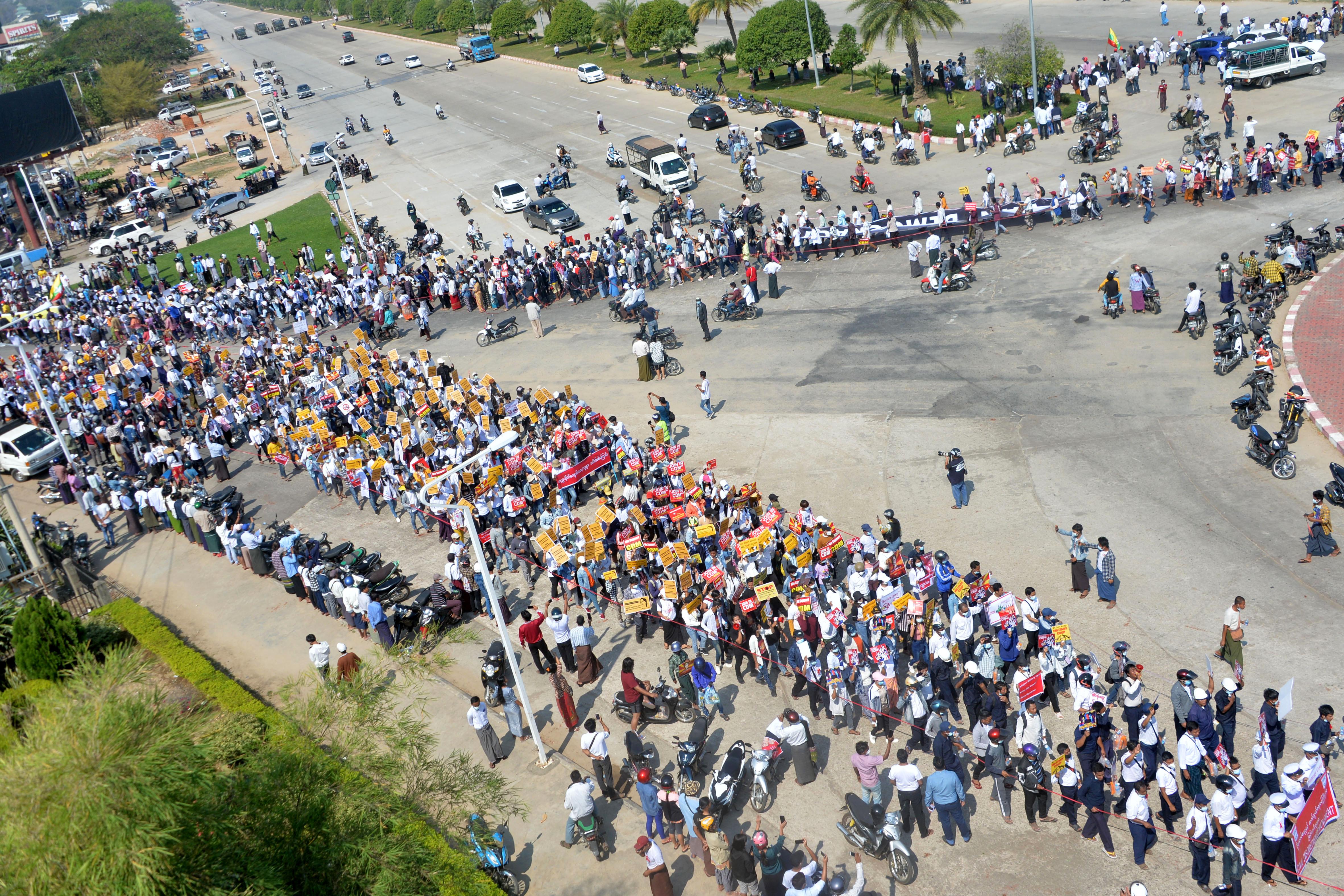 Myanmar, proteste di massa in tutto il Paese