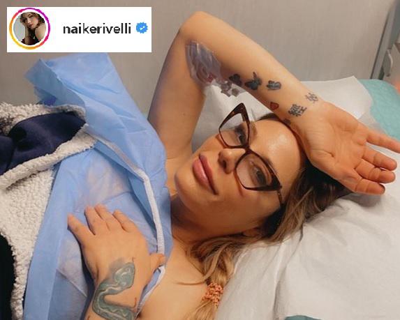 Naike Rivelli, la foto in ospedale dopo l'operazione al seno: "Tanto dolore, ma sono viva"