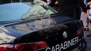 Napoli, a 9 anni guida mini-moto nella zona pedonale: denunciati i genitori