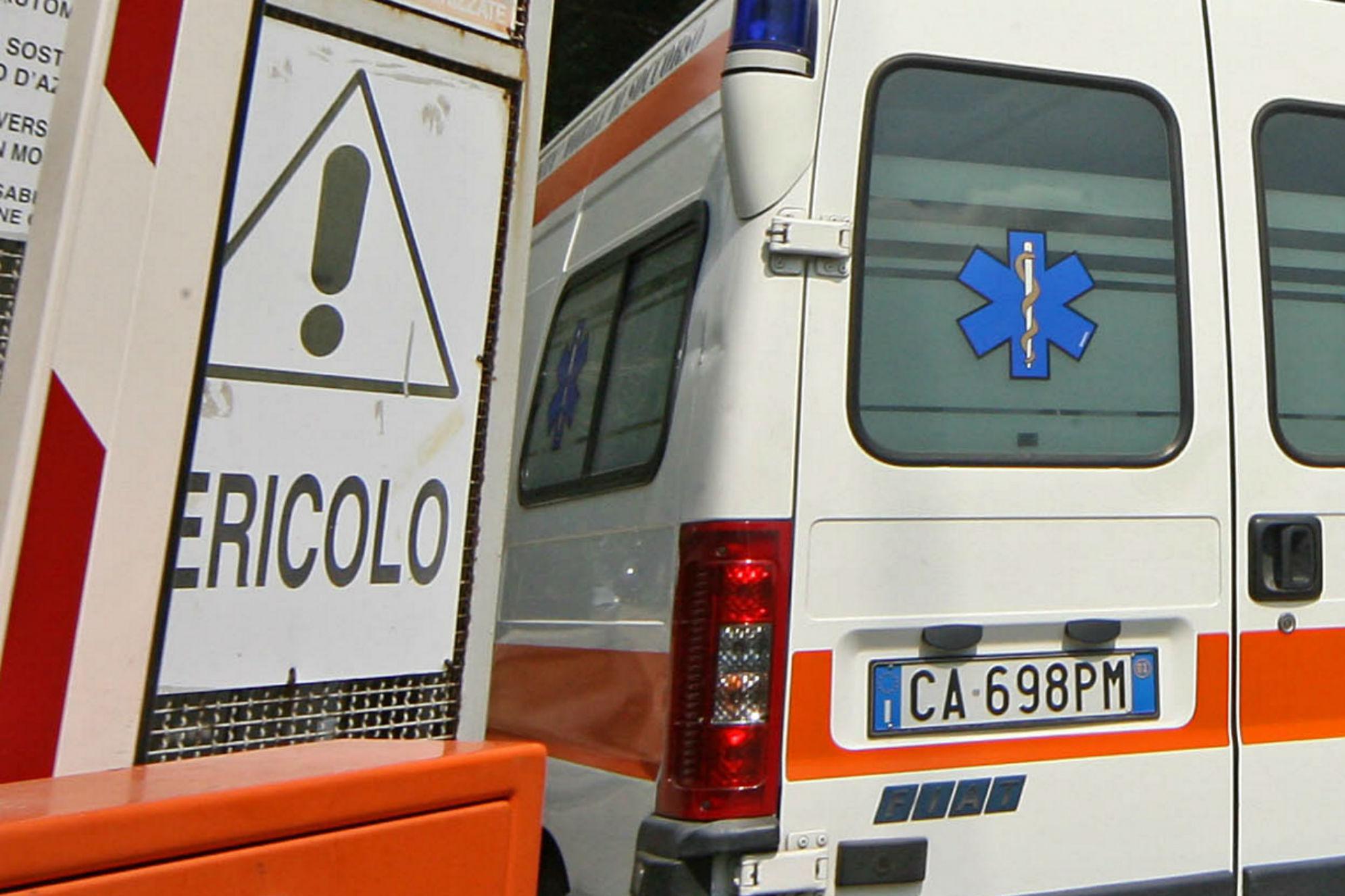 Napoli, accoltella alla gola il marito durante una lite: arrestata 40enne