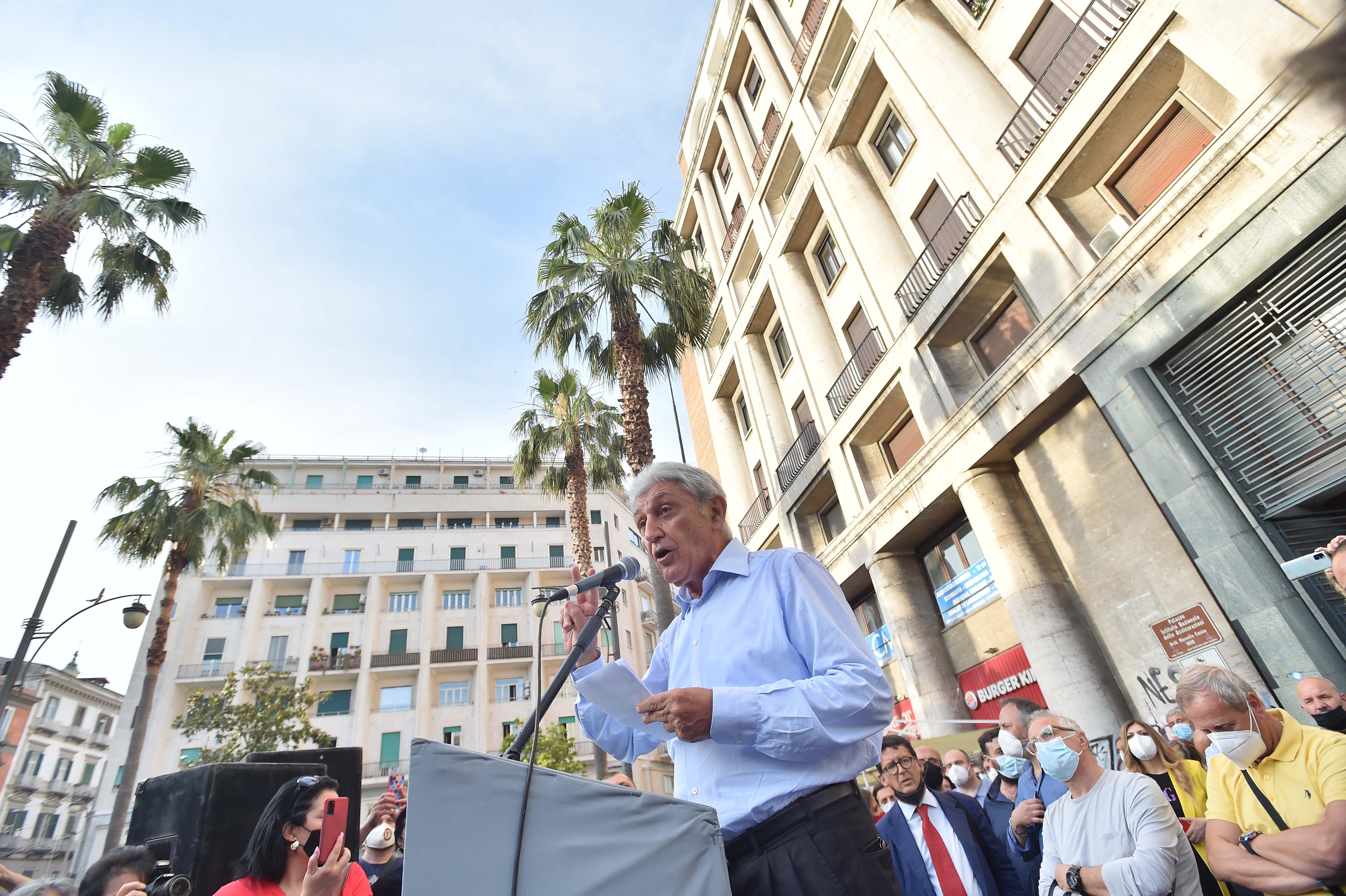Napoli, Bassolino: "Città scassata, io so fare il sindaco"