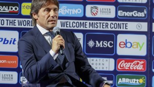 Napoli, Conte si presenta: "Voglio una squadra con la faccia arrabbiata e voglia di rivalsa"