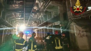 Napoli, crolla ballatoio alla Vela Celeste di Scampia: morti e feriti