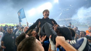 Napoli, festa scudetto: lunedì sfilata con bus scoperto per salutare i tifosi