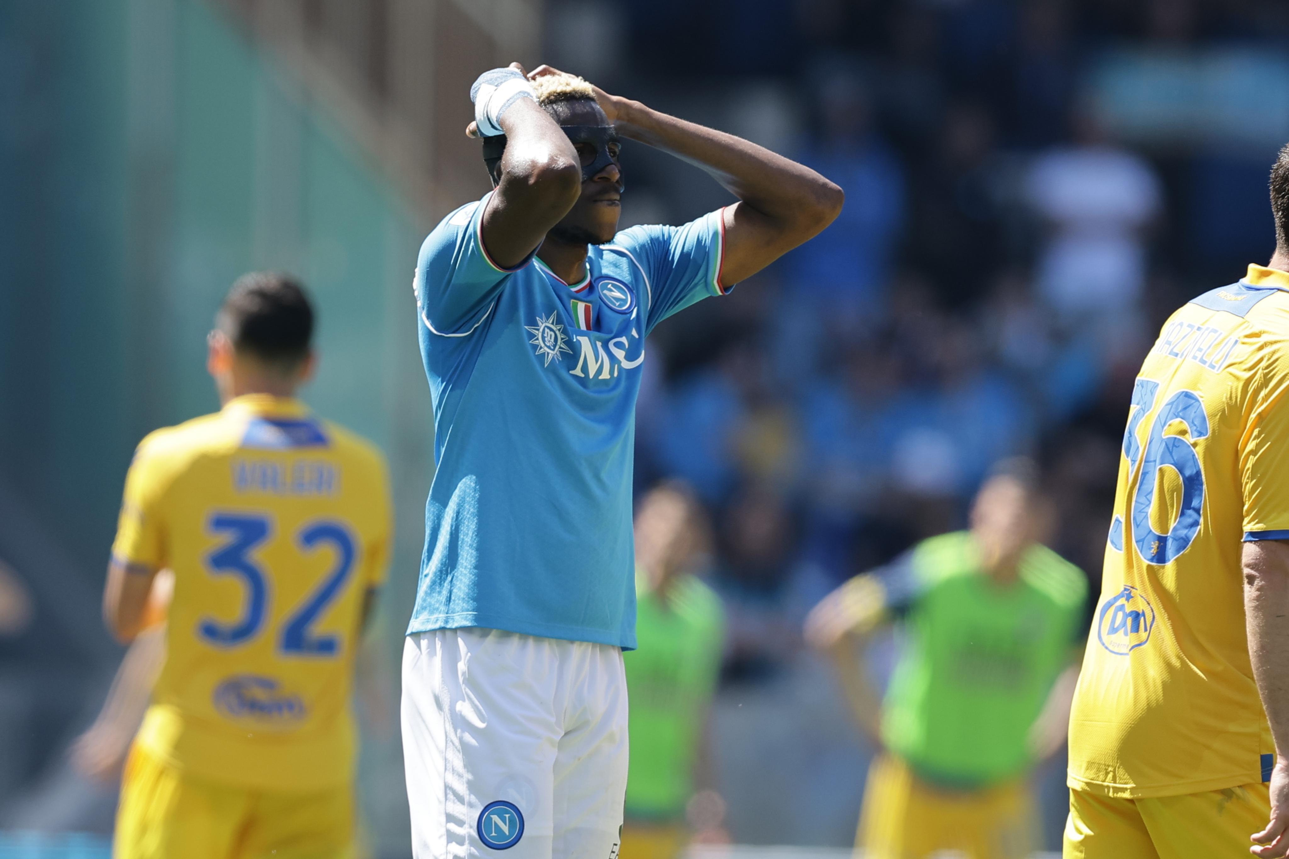 Napoli-Frosinone 2-2, doppietta di Cheddira frena gli azzurri