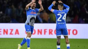 Napoli-Lazio 4-0, poker azzurro e primo posto solitario