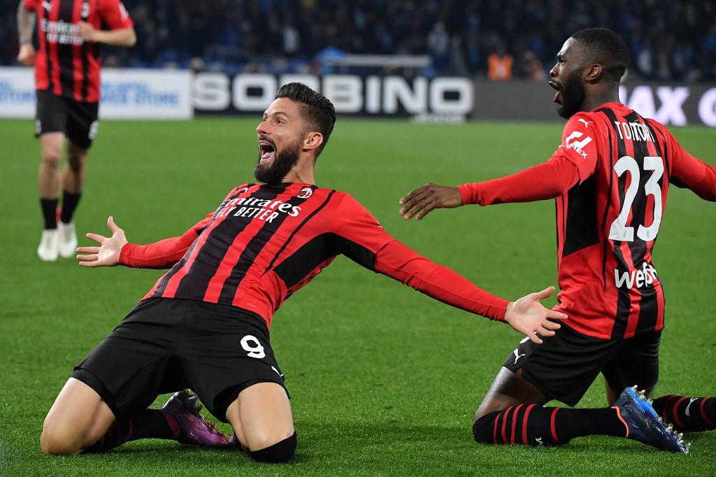 Napoli-Milan 0-1, gol di Giroud e rossoneri tornano in vetta