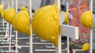 Napoli, operaio cade da impalcatura e muore