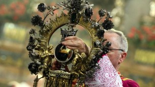 Napoli, si è sciolto il sangue di San Gennaro: è il 'miracolo di maggio'