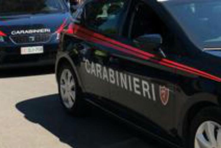 Napoli, sparatoria in bar ad Arzano: 5 feriti