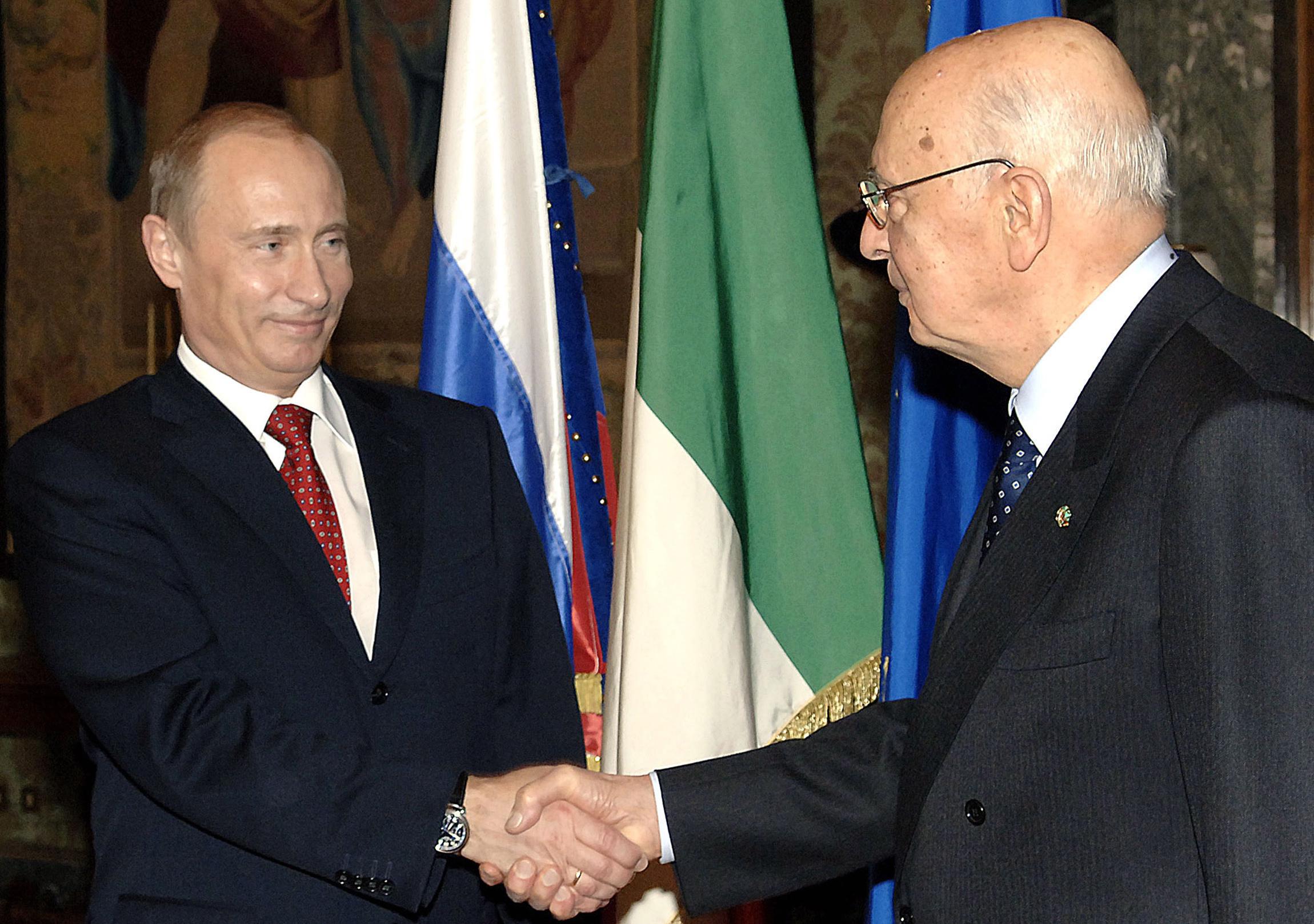 Napolitano, condoglianze di Putin a Mattarella: "Statista eccezionale"