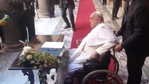 Napolitano, l'omaggio del Papa in Senato
