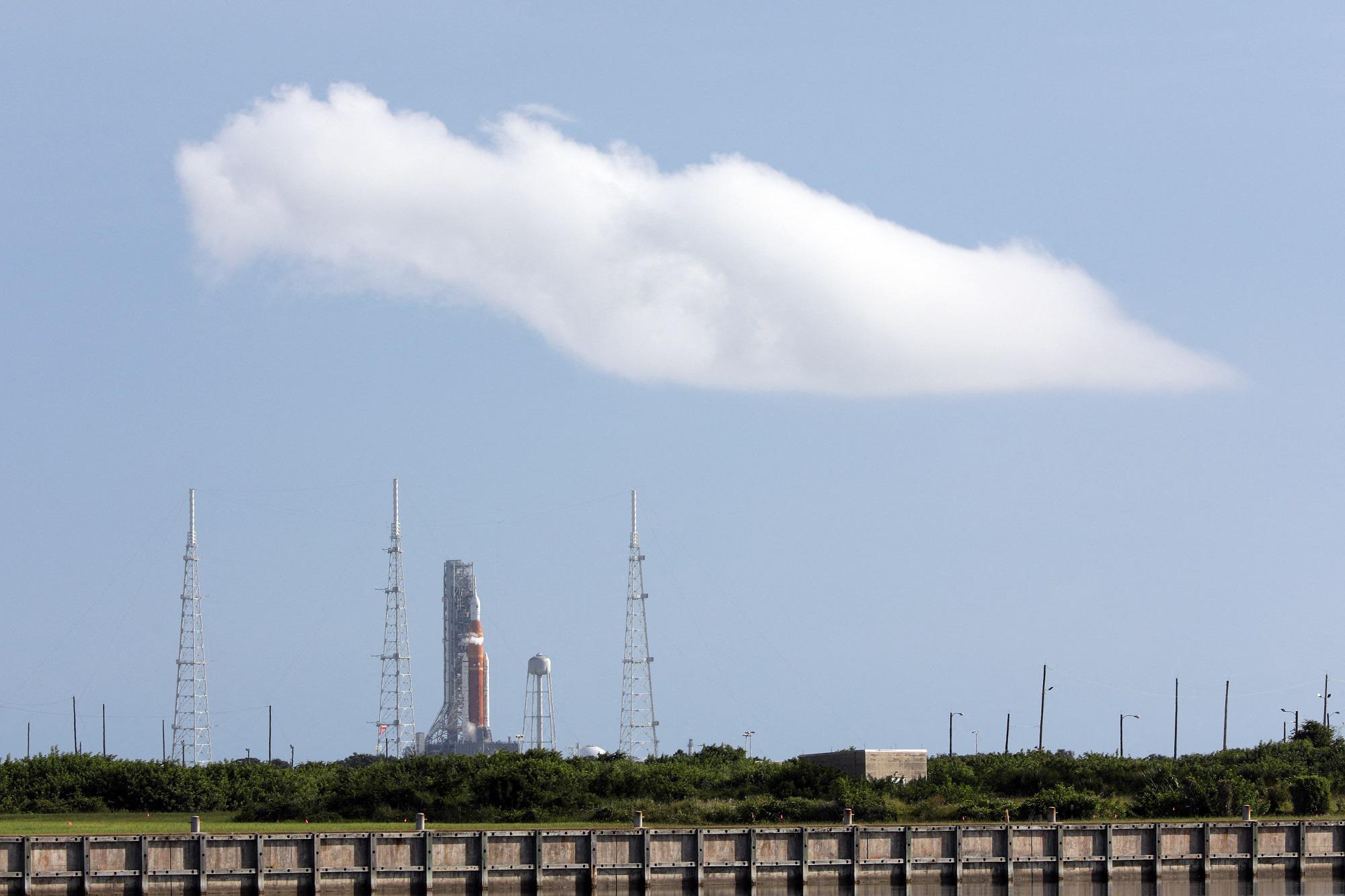 Nasa, lancio verso Luna in stand by