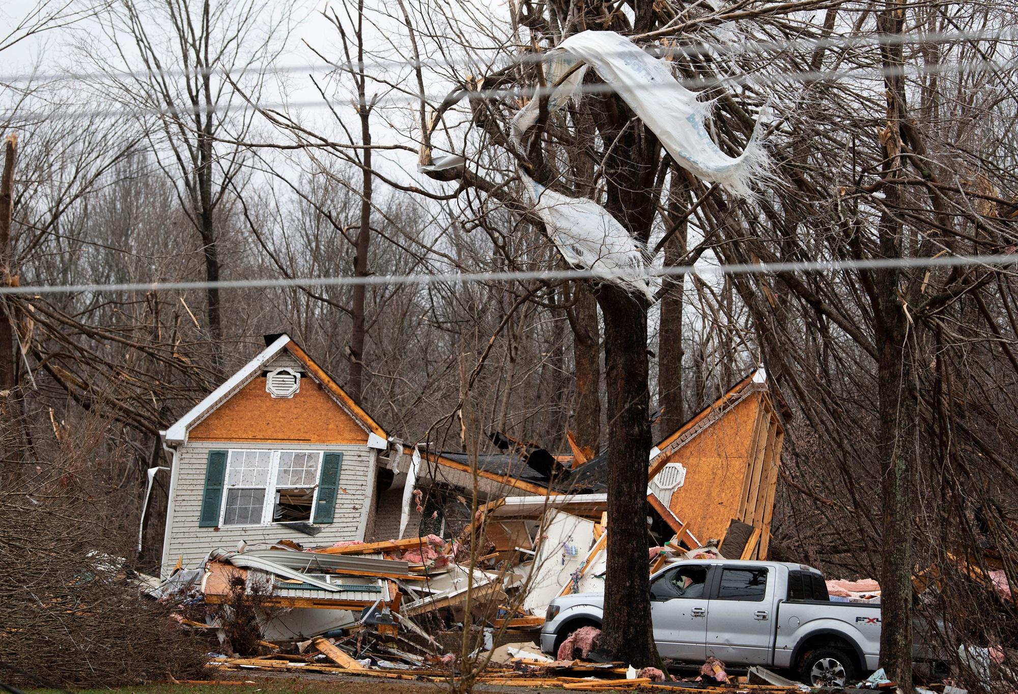 Nashville colpita da serie di tornado, sei morti e decine di feriti