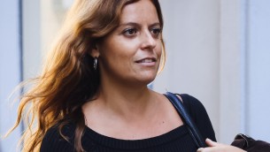 Natale, gli auguri di Ilaria Salis: "Mai più gente senza casa"