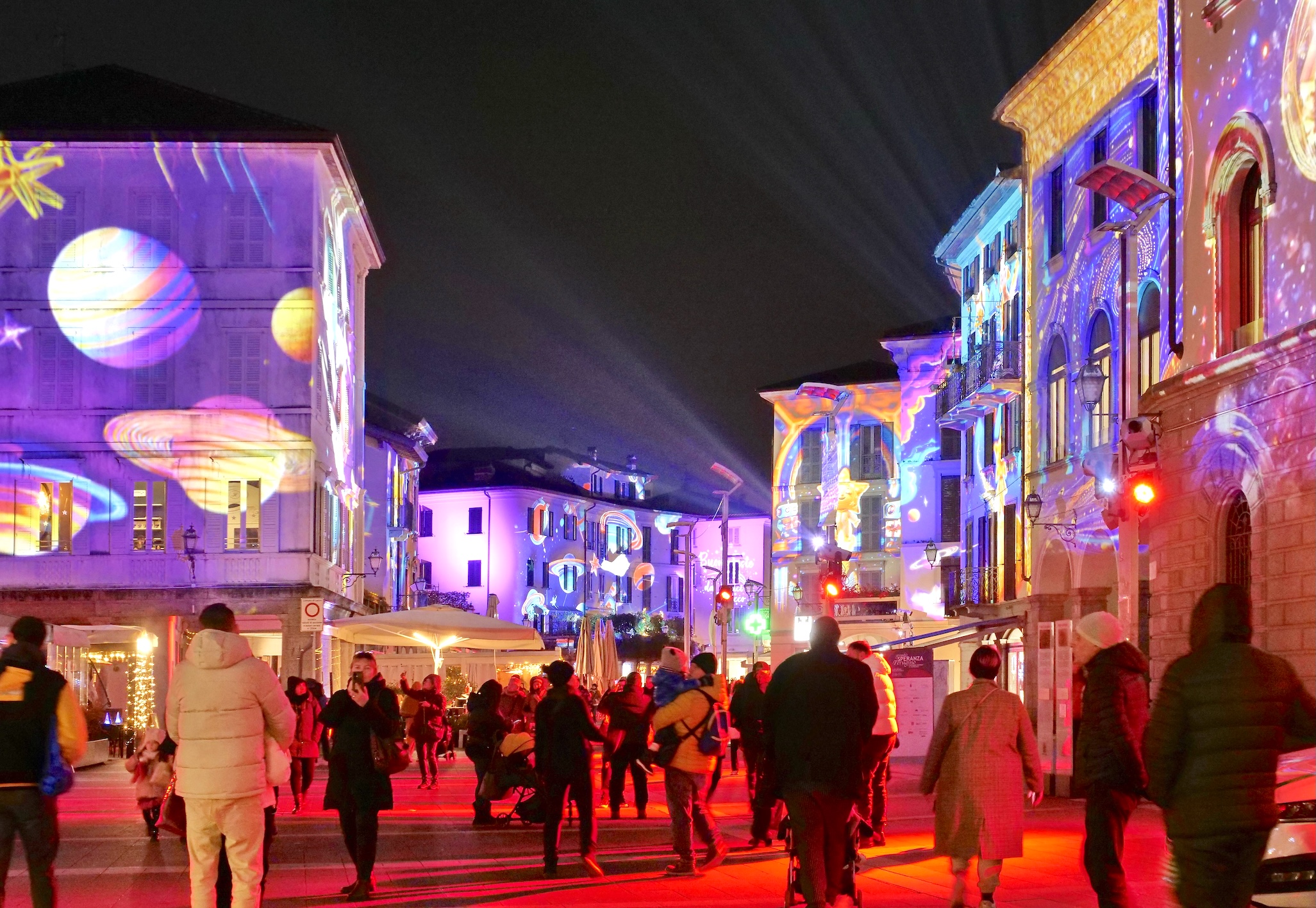 natale-la-storia-segreta-delle-luminarie-tutte-le-curiosita-sulla-tradizione-che-illumina-le-citta