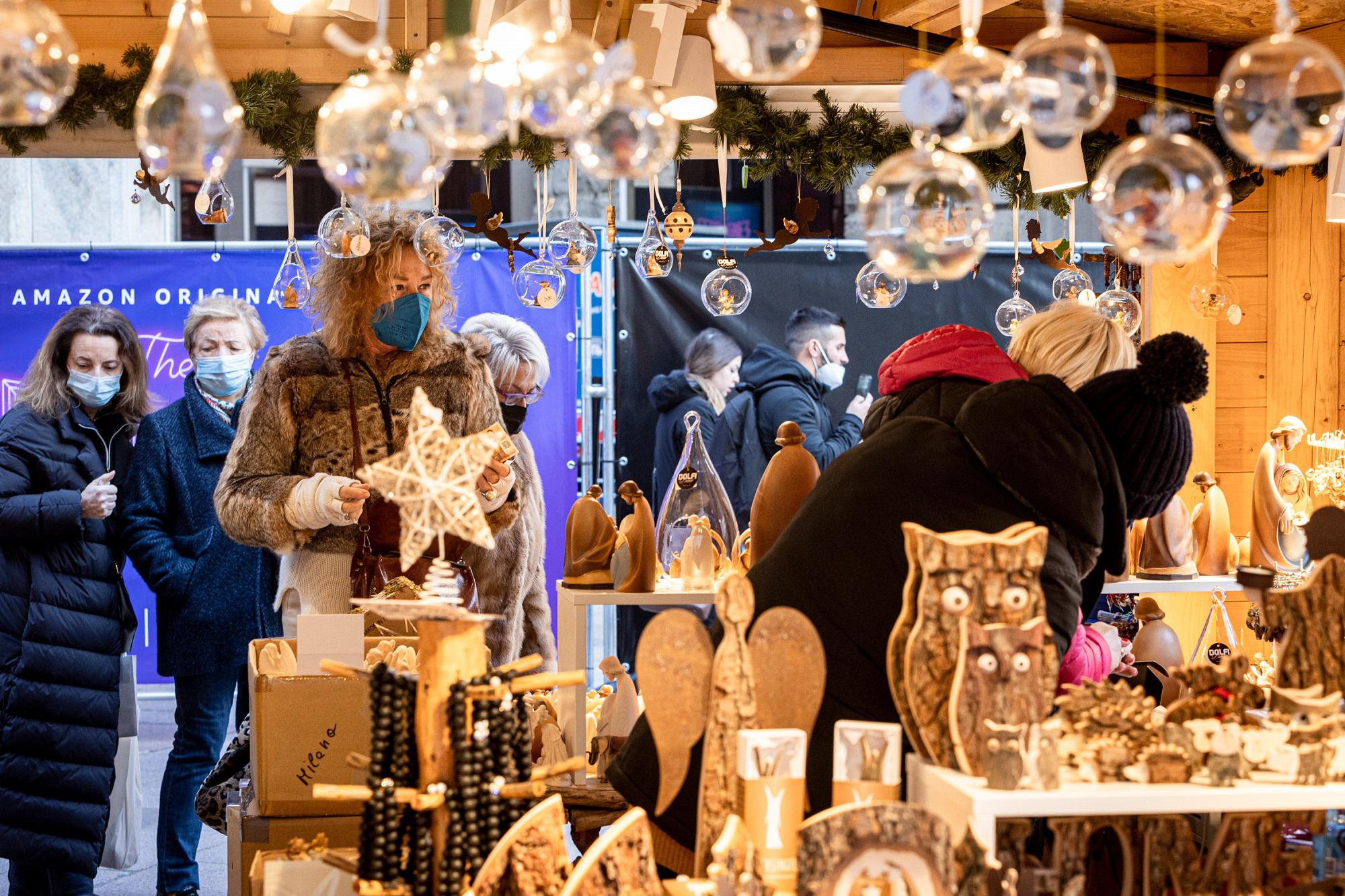 Natale, sui regali pesano caro-bollette e inflazione