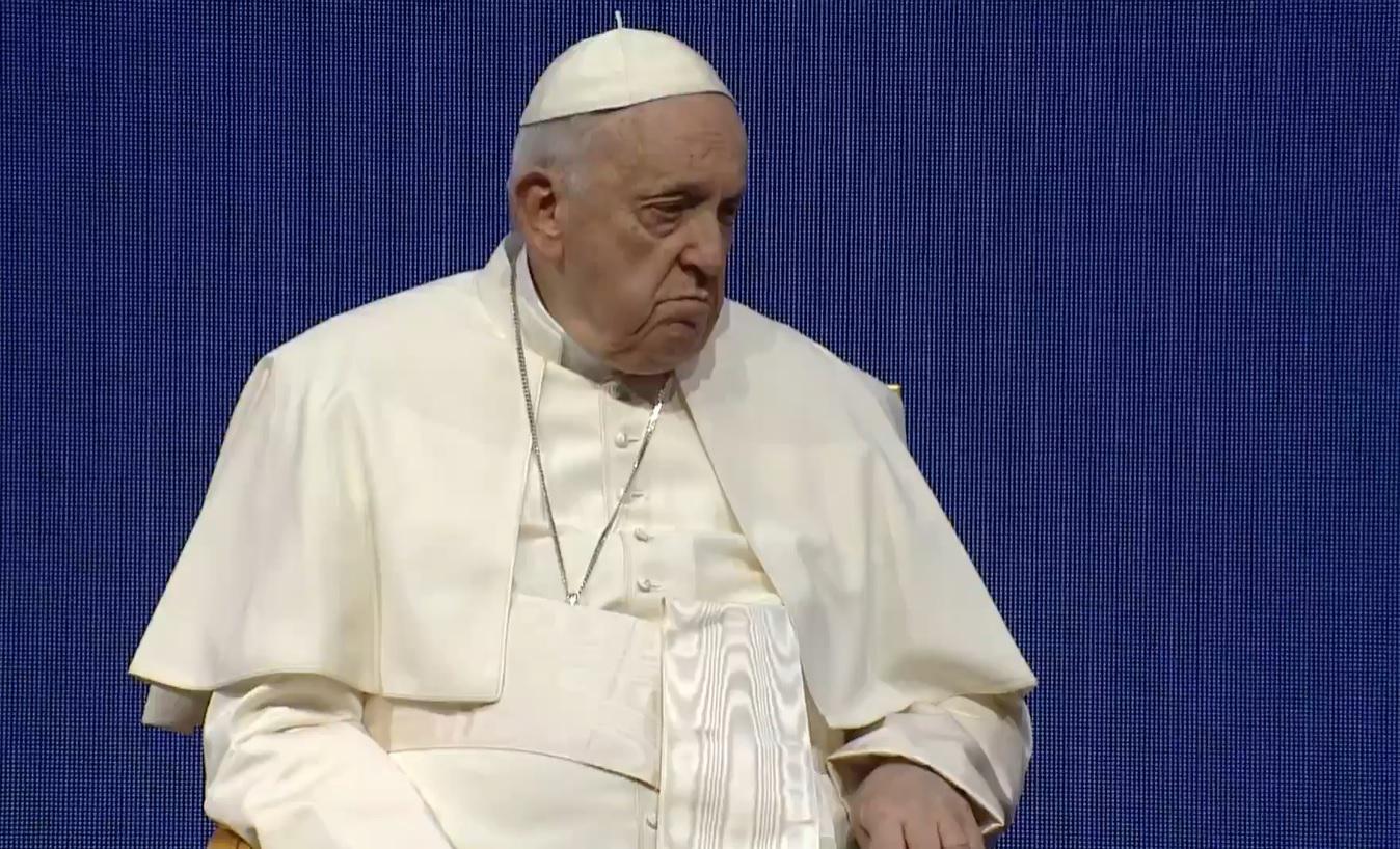 Natalità, Papa Francesco: "Affitti proibitivi, cultura nemica della famiglia"