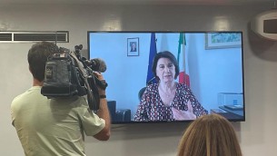 Natalità, Roccella: "Sostenere la donna e l'uomo che vogliono figli, cultura diversa su maternità"