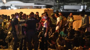 Naufragio a Lampedusa, morta bimba di 2 anni: si cercano dispersi