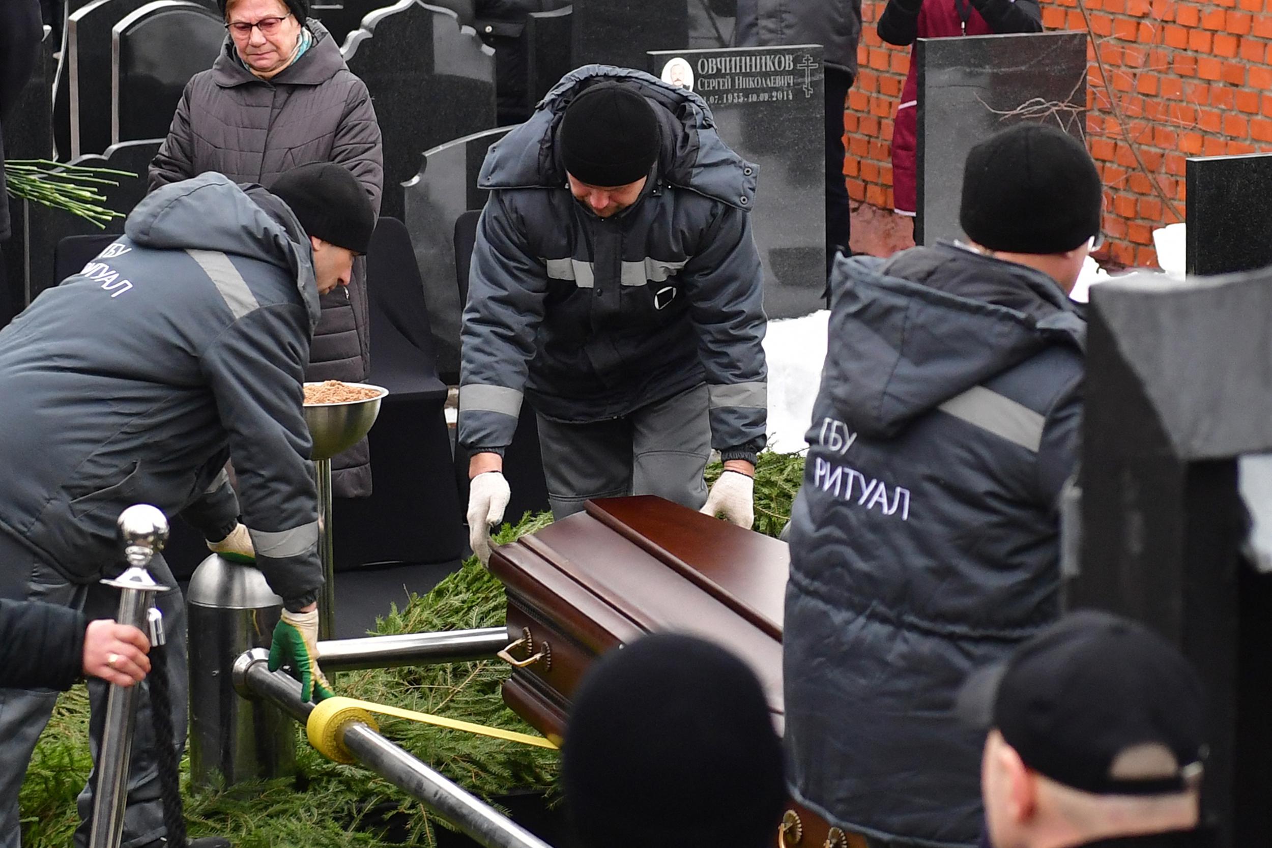 Navalny, My Way di Sinatra e la musica di Terminator per l'addio - Video