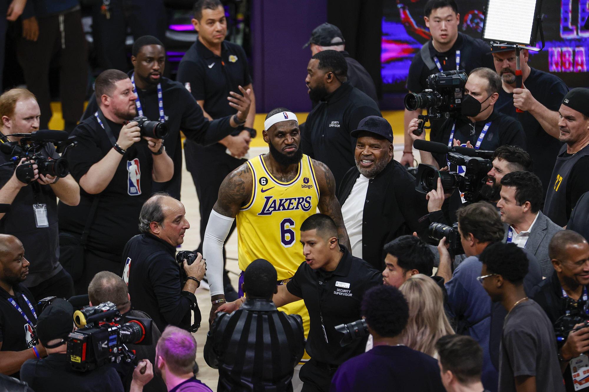 Nba, i Lakers vincono con 37 punti di LeBron James: Utah ancora ko