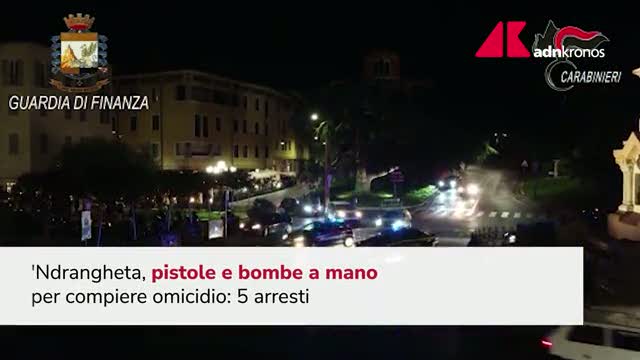 'Ndrangheta, progettavano omicidio con armi da guerra e bombe: 5 arresti