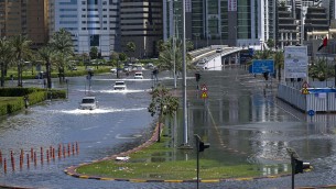 Negli Emirati mai così tanta pioggia in 75 anni, 18 morti in Oman per alluvione