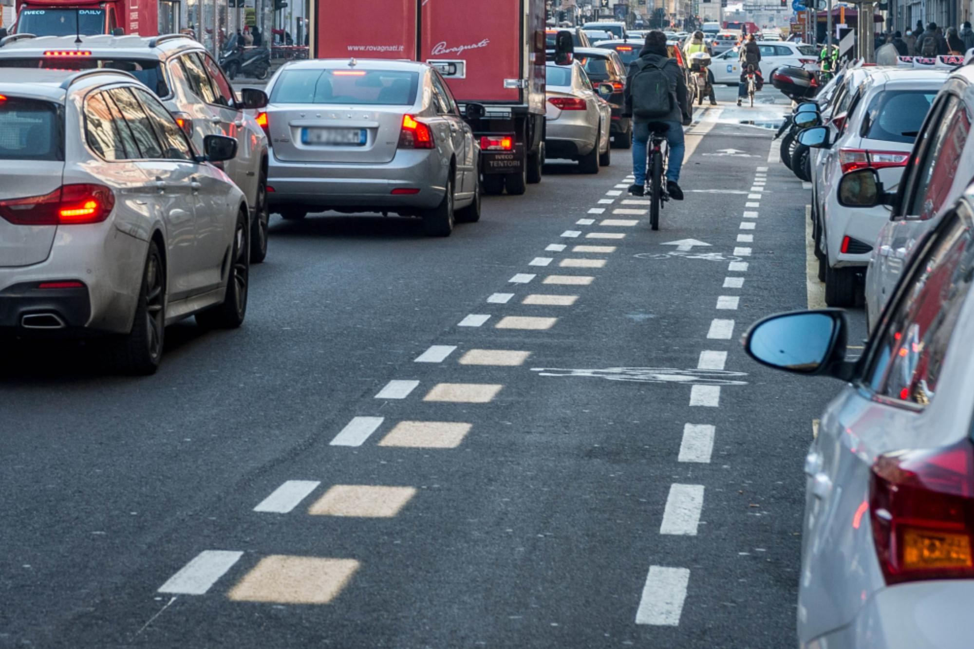 Nell'era post covid addio alle passeggiate: ritorna l'auto privata