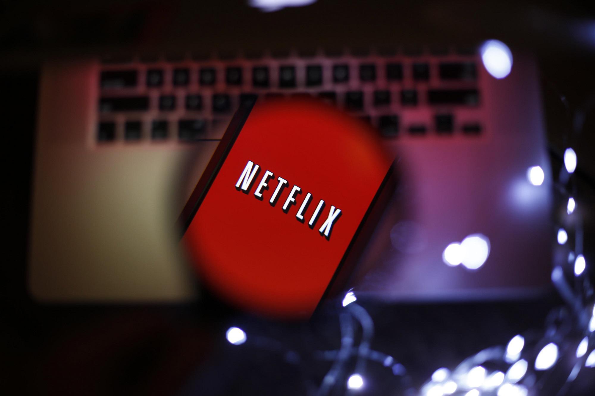 Netflix, condividere l’abbonamento è legale? Cosa c'è da sapere