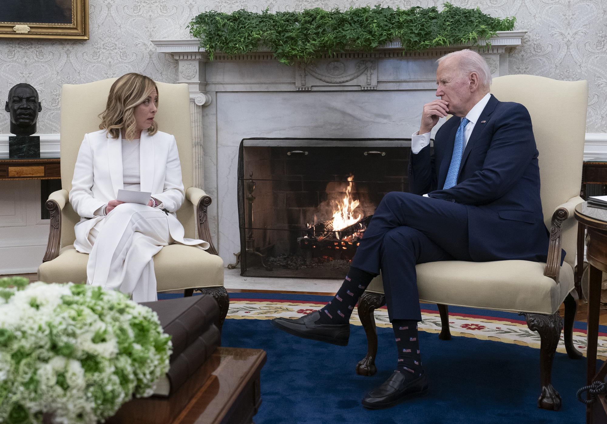 New York Times: "Biden e l'improbabile alleata Meloni, uniti per difendere Kiev"