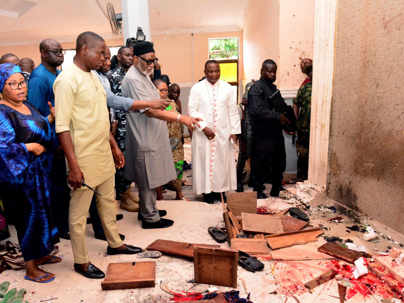 Nigeria, "100 morti nella strage in chiesa"