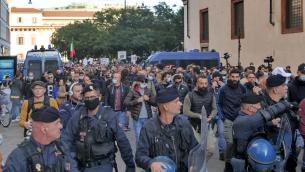 No Green pass, 2 arresti e 8 denunce per corteo Milano