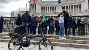 No green pass e no vax, nuova protesta a Roma