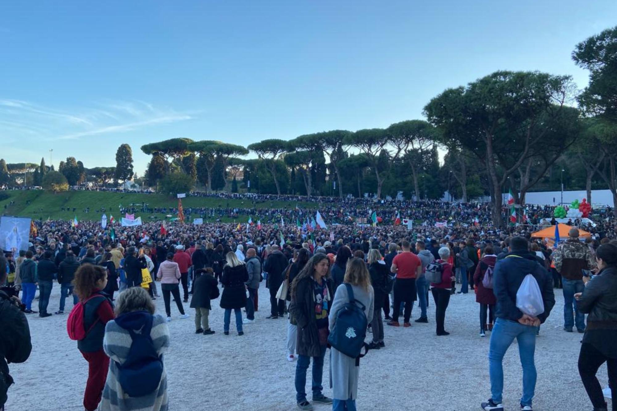No Green Pass oggi a Roma, in 3mila senza mascherine