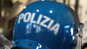 No Green pass Roma, denunciato agente ripreso mentre colpisce manifestante