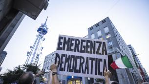 No Green pass, su Telegram è caccia a medici e politici