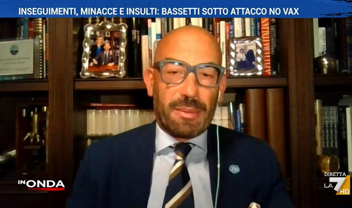 No vax, Bassetti: "Io inseguito sotto casa, è terrorismo"