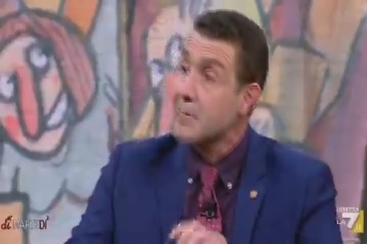 "Non vuoi dire 'io so' fascista'", scontro Calenda-Vannacci a Di Martedì - Video