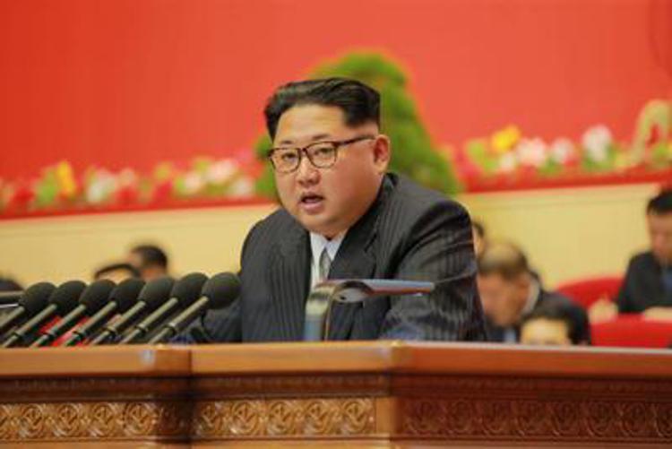 Nordcorea, Kim minaccia uso 'preventivo' armi nucleari