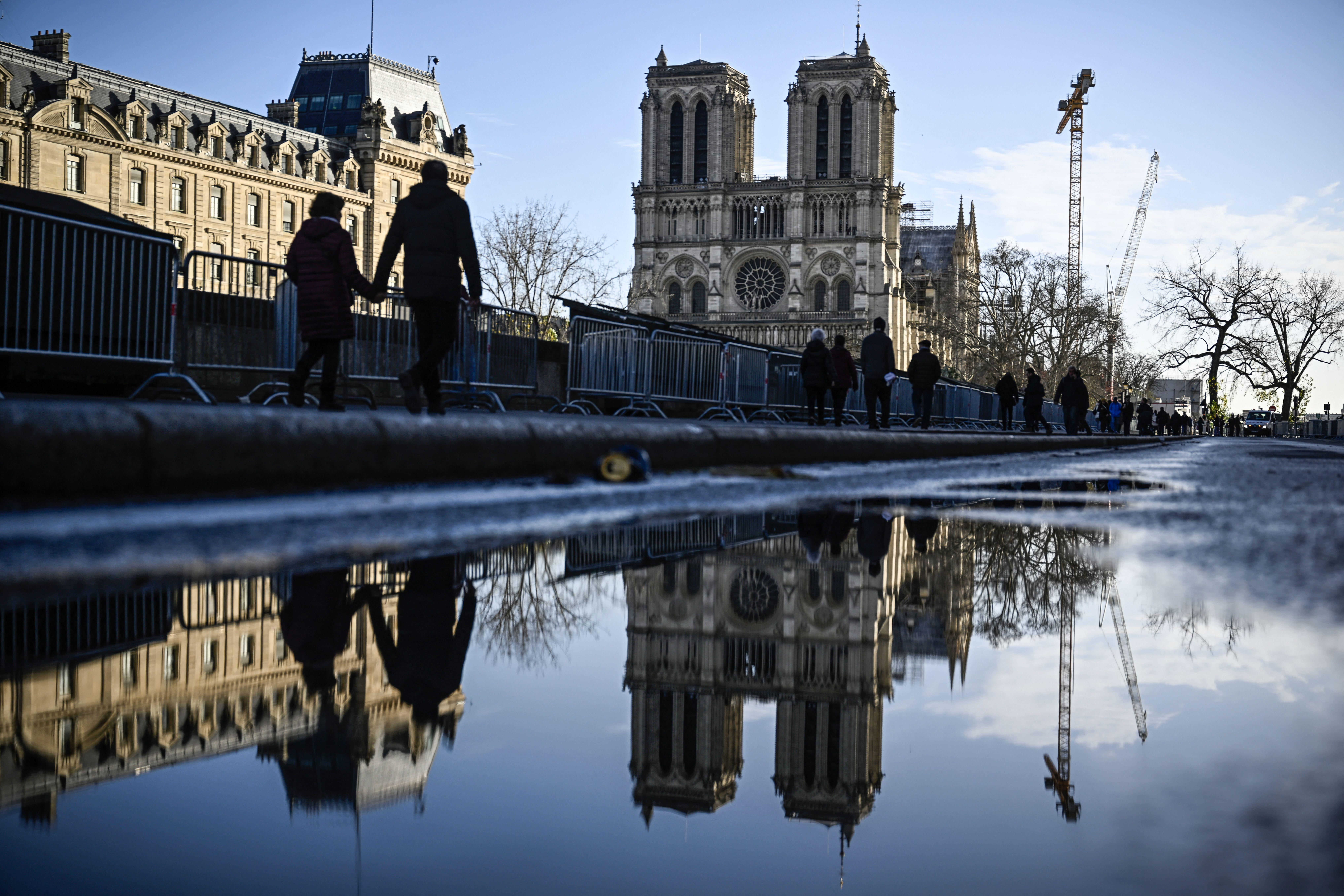 Notre-Dame, oggi riapertura dopo l'incendio: da Trump a Zelensky, i leader alla cerimonia