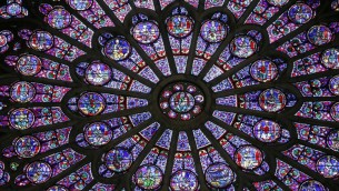 Notre-Dame risorge dall'incendio: entro luglio le vetrate restaurate
