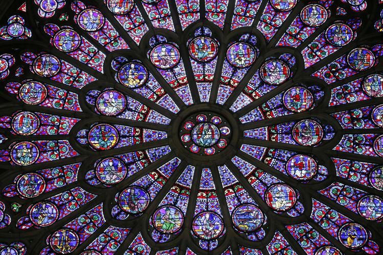 Notre-Dame risorge dall'incendio: entro luglio le vetrate restaurate
