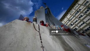 Notte tranquilla per Papa Francesco, Vaticano: "Sta riposando"