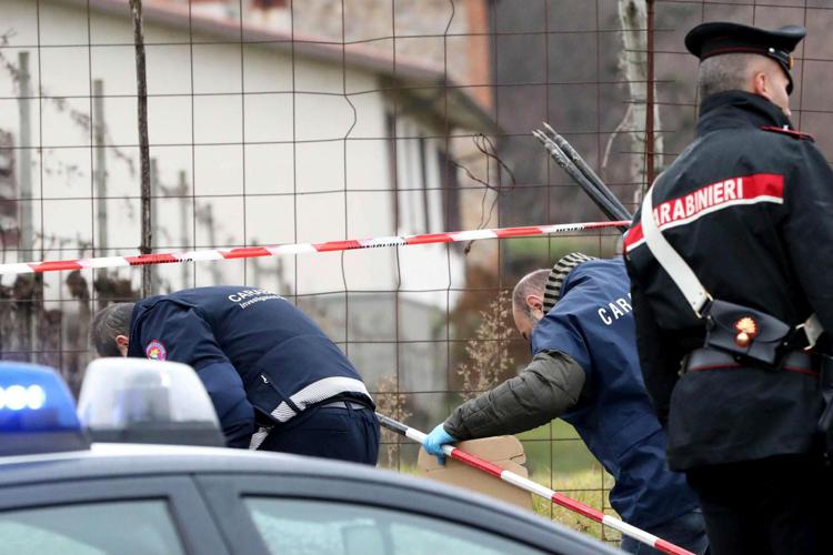 Novara, donna uccisa a coltellate: trovato morto il compagno