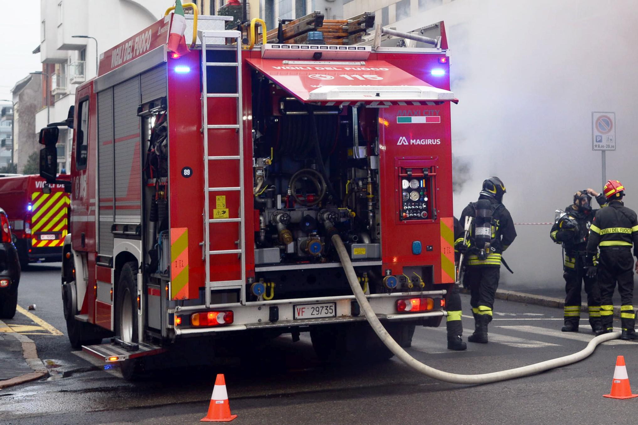 Novara, incendio in azienda chimica