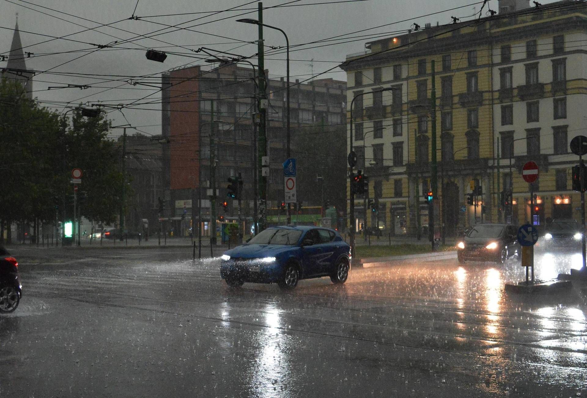 Nubifragi e tempeste di vento, è allerta maltempo: le previsioni meteo